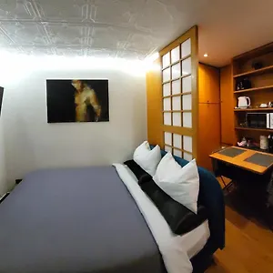 Giulia's Nidus , Roma Italia